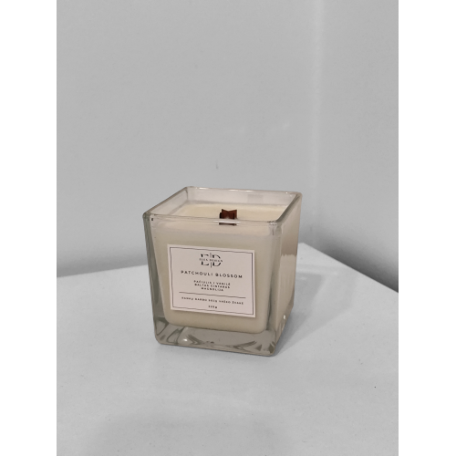 Rankų darbo sojų vaško žvakė PATCHOULI BLOSSOM 220g